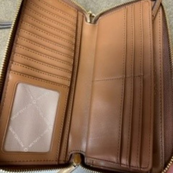 Michael Kors Wallet Wristlet - Picture 2 of 4